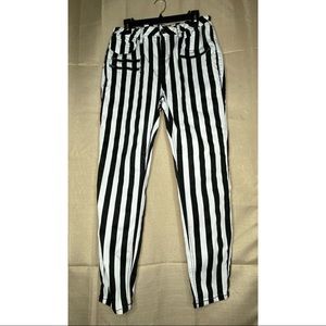 BLACK AND WHITE STRIPED PANTS